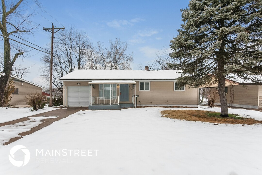 10709 Spring Garden Dr in St. Louis, MO - Building Photo