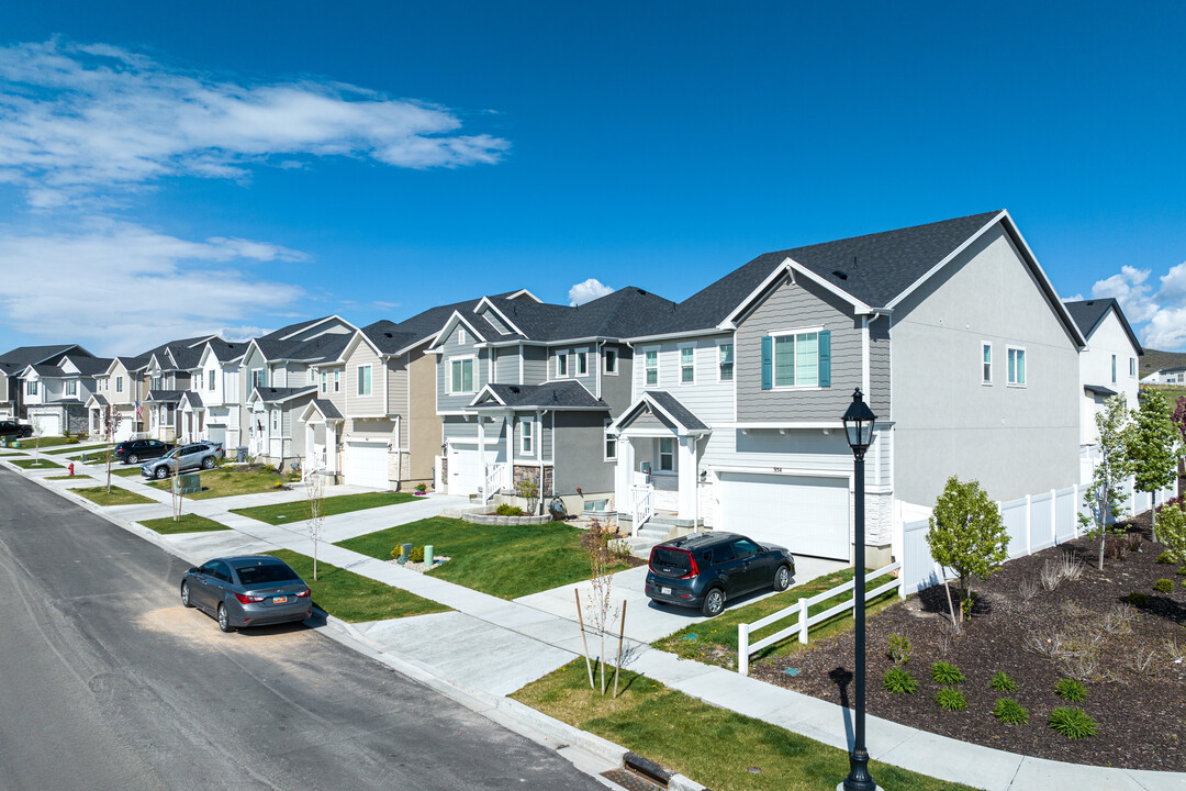 Lexington Crossing in Saratoga Springs, UT - Building Photo