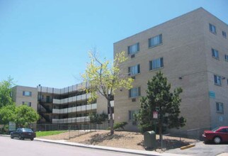 Greenleaf Apartment in Aurora, CO - Building Photo - Building Photo