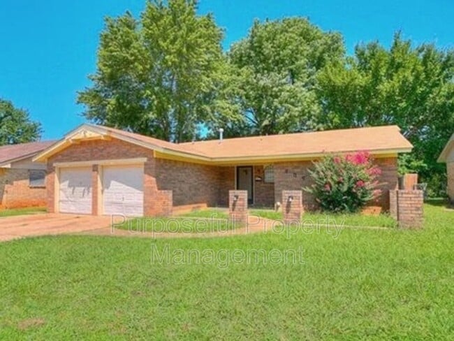 809 Meadowgreen Dr in Midwest City, OK - Building Photo - Building Photo