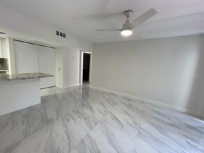 616 Executive Center Dr in West Palm Beach, FL - Building Photo - Building Photo