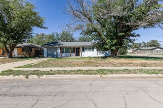 5602 8th St in Lubbock, TX - Foto de edificio - Building Photo