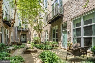 2380 Champlain St NW, Unit 104 in Washington, DC - Foto de edificio - Building Photo