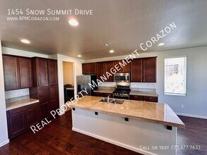 1454 Snow Summit Dr in Reno, NV - Building Photo - Building Photo