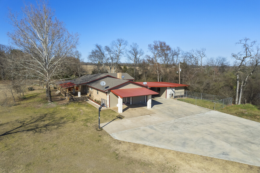 278 County Rd 2415 in Mount Pleasant, TX - Building Photo