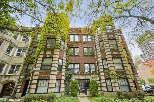 property at 6225 N Kenmore Ave