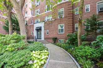 The Bradlee in Forest Hills, NY - Building Photo - Building Photo