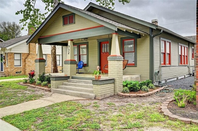 property at 932 W Temple St