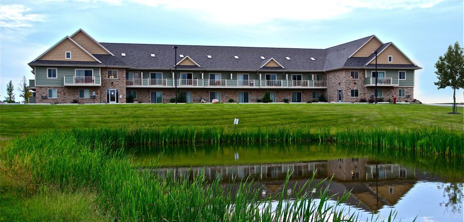 Hidden Ponds Apartments in Pewaukee, WI - Building Photo