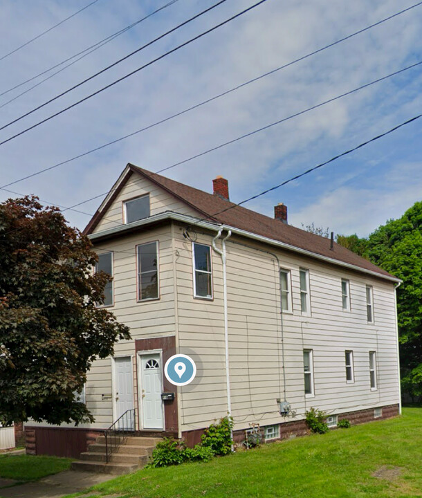 414 E 23rd St, Unit Downstairs in Erie, PA - Foto de edificio