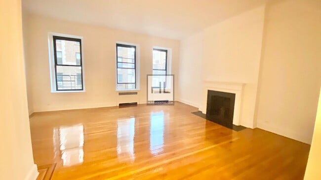 EAST 81 STREET in New York, NY - Building Photo - Building Photo