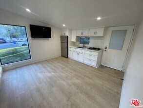 4234 Ellenita Ave in Los Angeles, CA - Building Photo - Building Photo