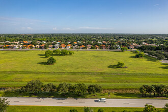 Via Coconut Urban Place in Estero, FL - Foto de edificio - Building Photo