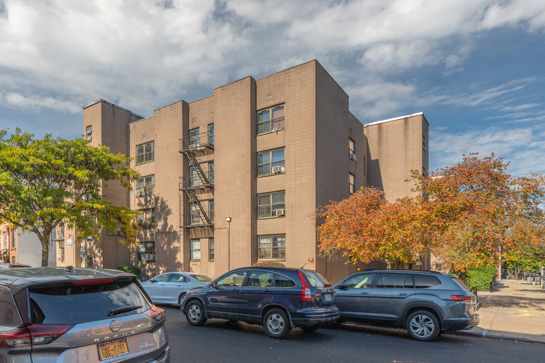 204 Stuyvesant Ave in Brooklyn, NY - Building Photo