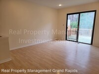 2635 Chatham Woods Dr SE