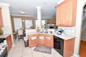 617 Laurelmist Ln in La Marque, TX - Building Photo - Building Photo