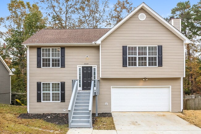 property at 5539 Princeton Oaks Ln
