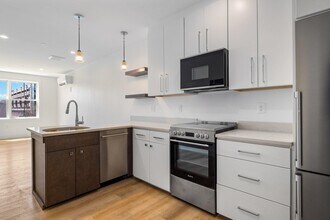 238 Deer St in Portsmouth, NH - Building Photo - Building Photo