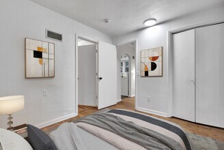 401 Hylewood Ave in Lansing, MI - Building Photo - Building Photo