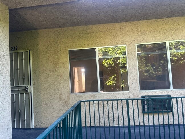 15524 Sherman Way in Van Nuys, CA - Building Photo - Building Photo