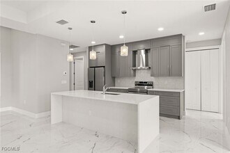 2829 SW 25th Pl in Cape Coral, FL - Building Photo - Building Photo