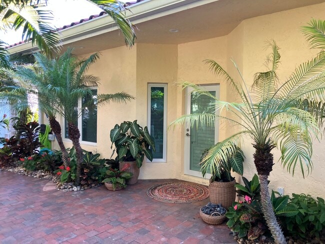 333 Pelican Way in Delray Beach, FL - Building Photo - Building Photo