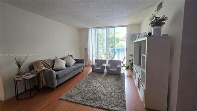 4560 NW 107th Ave in Doral, FL - Building Photo - Building Photo