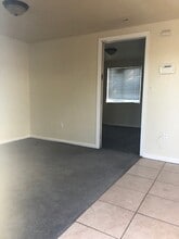 520 Woodrow Ave, Unit A in Bakersfield, CA - Foto de edificio - Building Photo