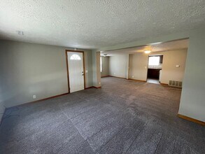 3016 Robert St in Bloomington, IL - Building Photo - Building Photo