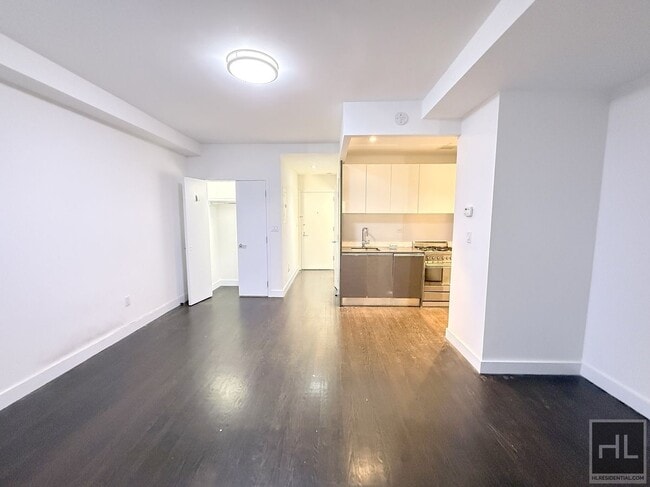 NO fee 1 bed 2 bath with laundry in unit - in New York, NY - Building Photo - Building Photo