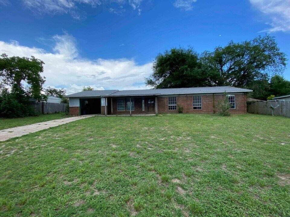 319 Morgan Ln in Mary Esther, FL - Building Photo
