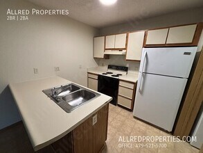 680 W Martha Dr in Fayetteville, AR - Building Photo - Building Photo