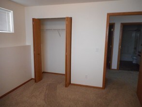 6601 Creekside Dr NE-Unit -6601-01 in Cedar Rapids, IA - Building Photo - Building Photo