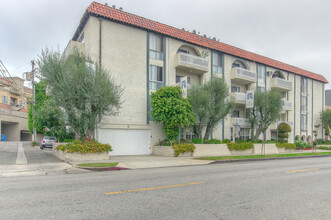 922 S. Barrington in Los Angeles, CA - Building Photo - Building Photo