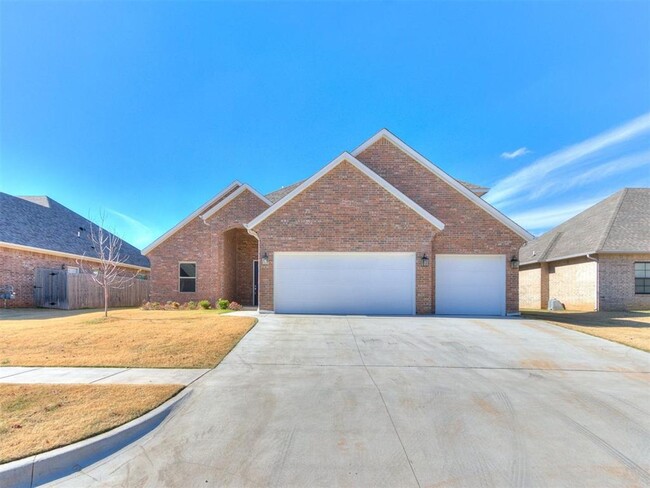 11121 Fairways Ave in Yukon, OK - Building Photo - Building Photo