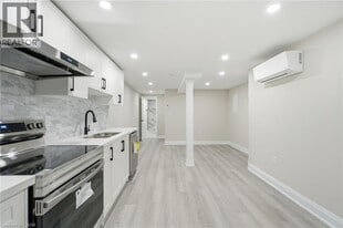 489 Cannon St E in Hamilton, ON - Building Photo