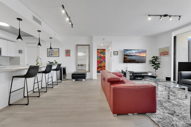 999 SW 1st Ave, Unit 1605 in Miami, FL - Building Photo - Building Photo