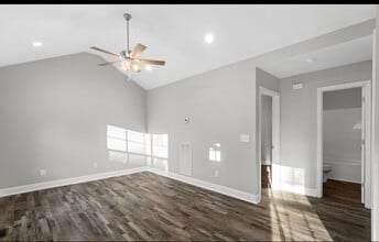 809 Willeve Dr in Dalton, GA - Foto de edificio - Building Photo