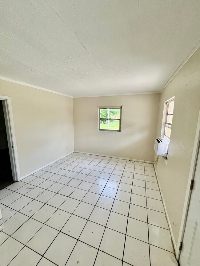 2371 Edwin St NE in Winter Haven, FL - Building Photo - Building Photo