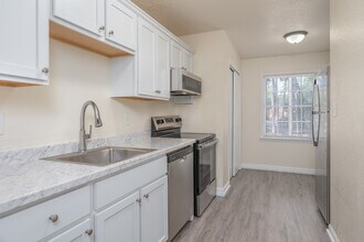 Royal Springs Apartments in Athens, GA - Building Photo - Interior Photo