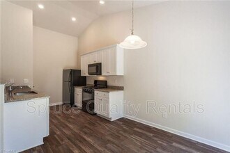 2237 Balmore Ave in Greensboro, NC - Foto de edificio - Building Photo