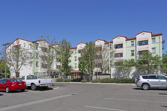 Oak Meadows in Visalia, CA - Foto de edificio - Building Photo