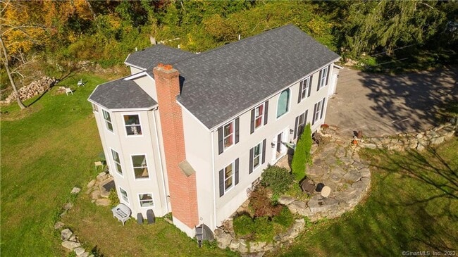 82 Fowler Rd in North Stonington, CT - Building Photo - Building Photo