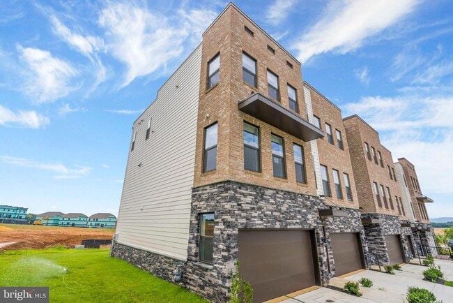 808 Creekway Dr in Frederick, MD - Building Photo - Building Photo