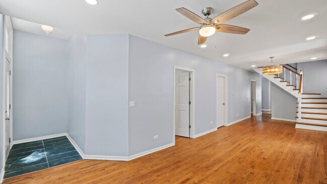 1702 W Superior St, Unit 2nd in Chicago, IL - Building Photo - Building Photo