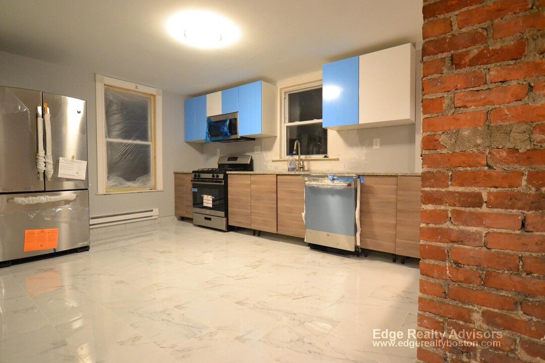 8 Eulita Ter, Unit 1 in Boston, MA - Building Photo