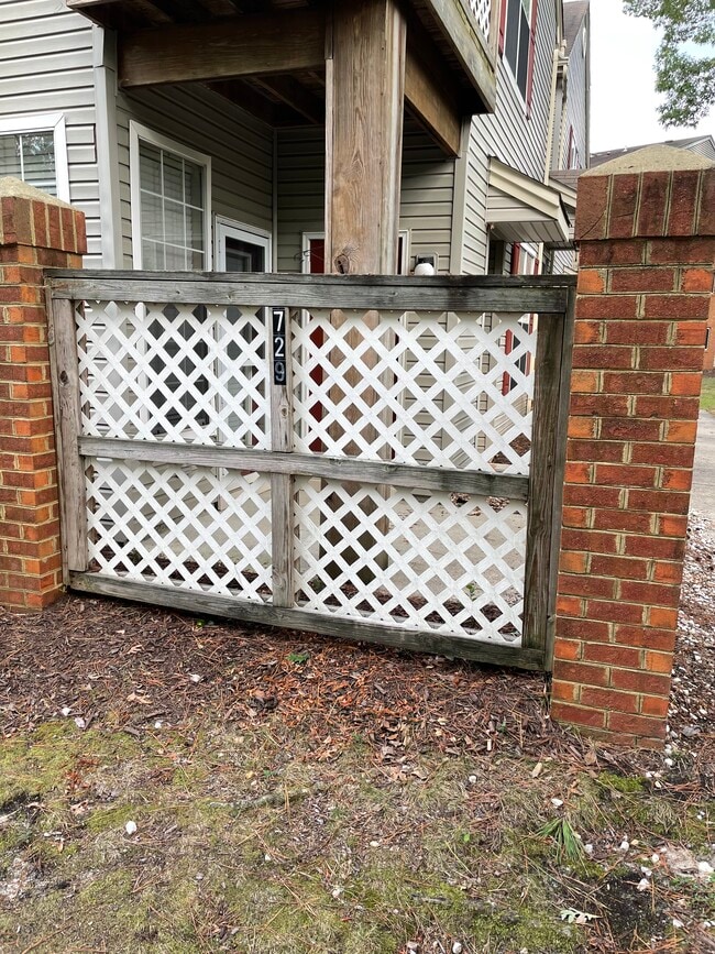729 Daylight Ct, Unit NA in Newport News, VA - Foto de edificio - Building Photo