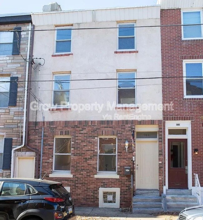 property at 944 N Randolph St