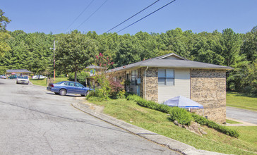 Oak Manor Apartments in Ashland City, TN - Building Photo - Building Photo