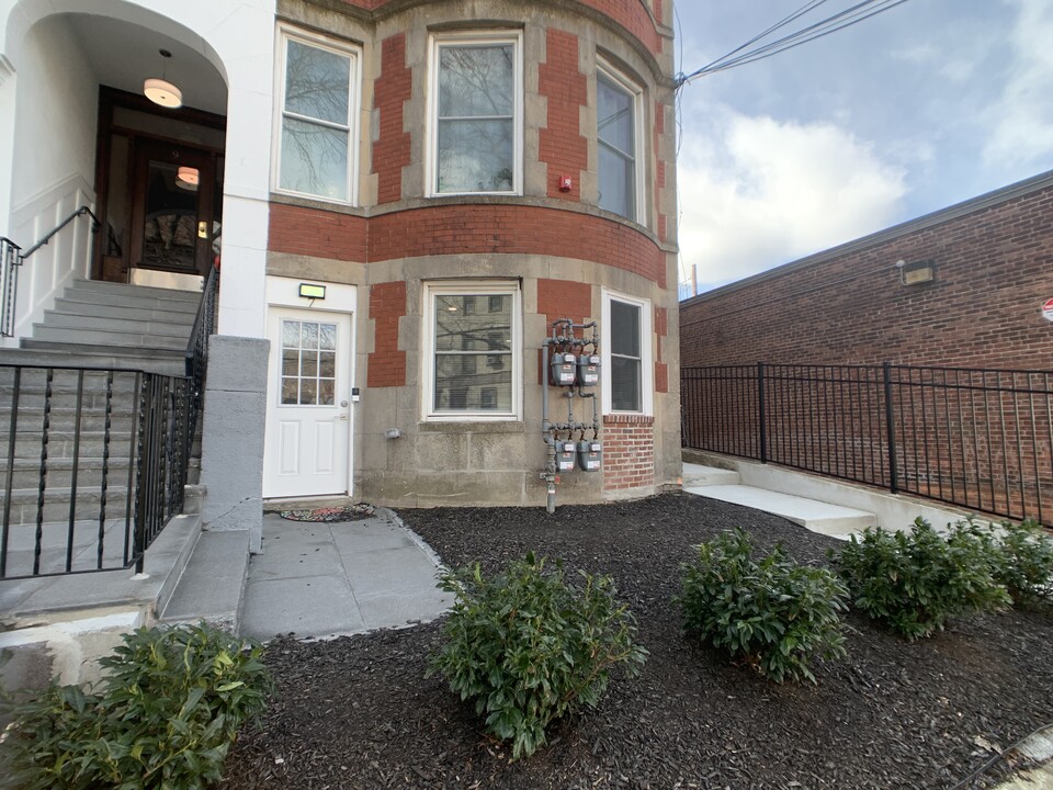 9 University Rd, Unit 1 in Brookline, MA - Building Photo